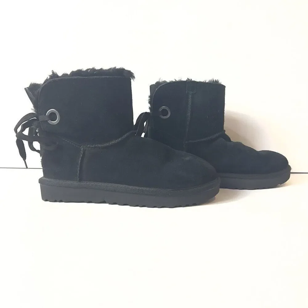 UGG Short Black Suede Winter Boots Womens 6 Pull On Sherpa Lining Comfort Casual
